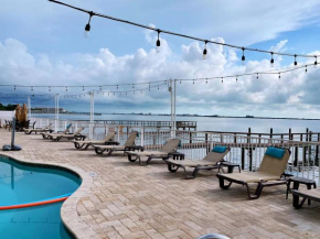 Condo in Waterfront Resort with Balcony Close to Beaches Free Bikes